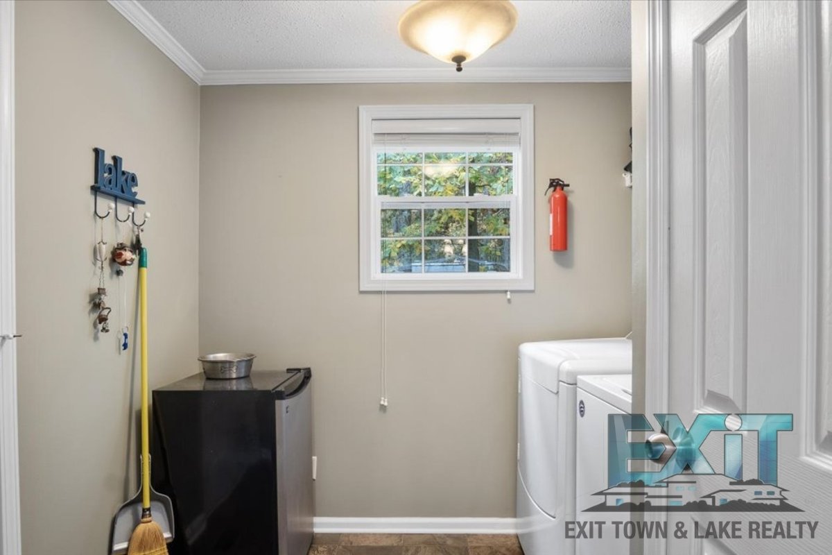 Lakefront Rental in Long Branch Shores property image