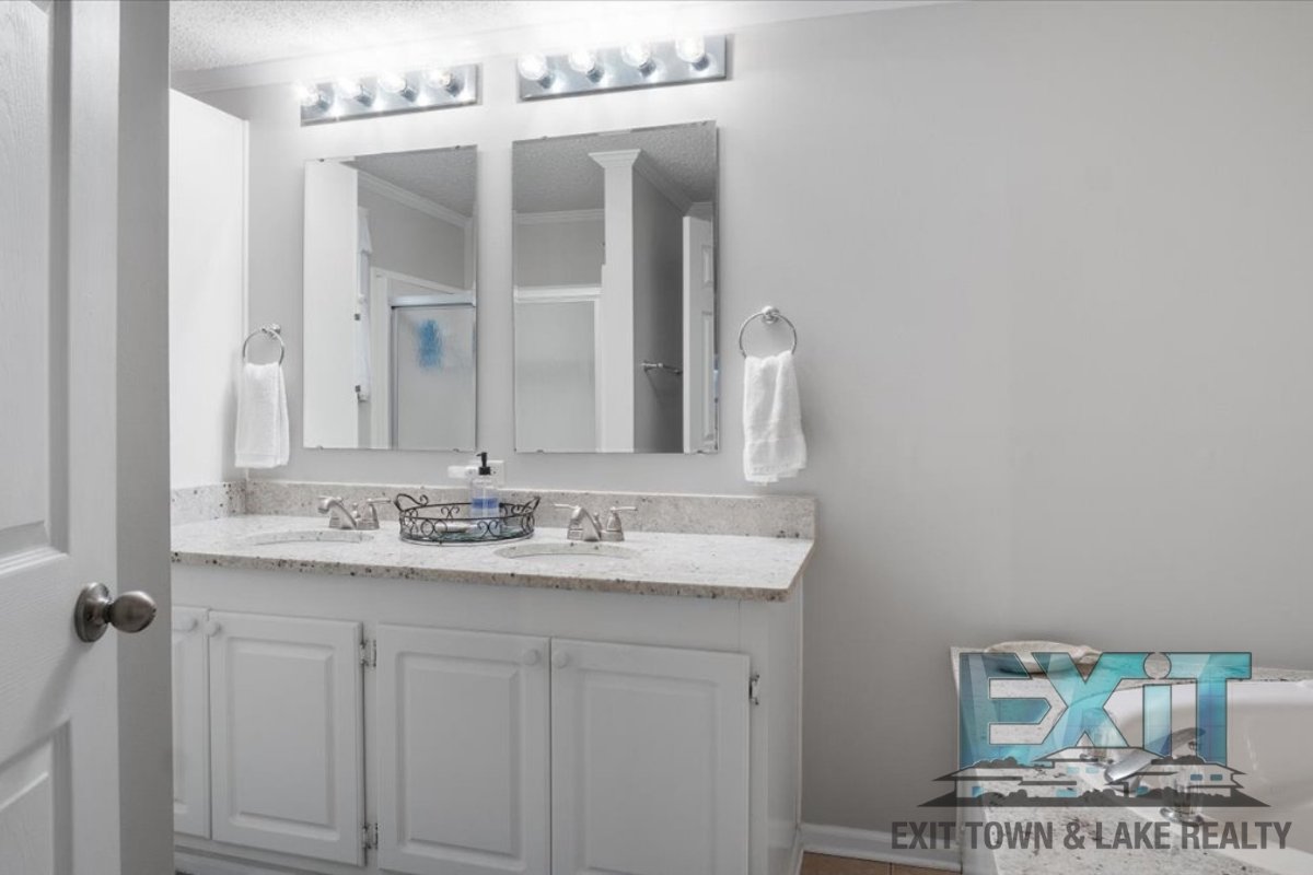 Lakefront Rental in Long Branch Shores property image