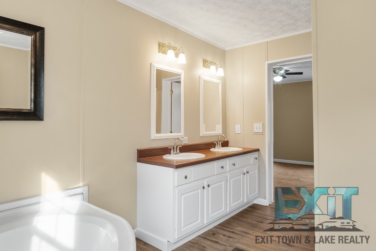 Beautiful Fully Renovated 3 Bed 2 Bath Home property image