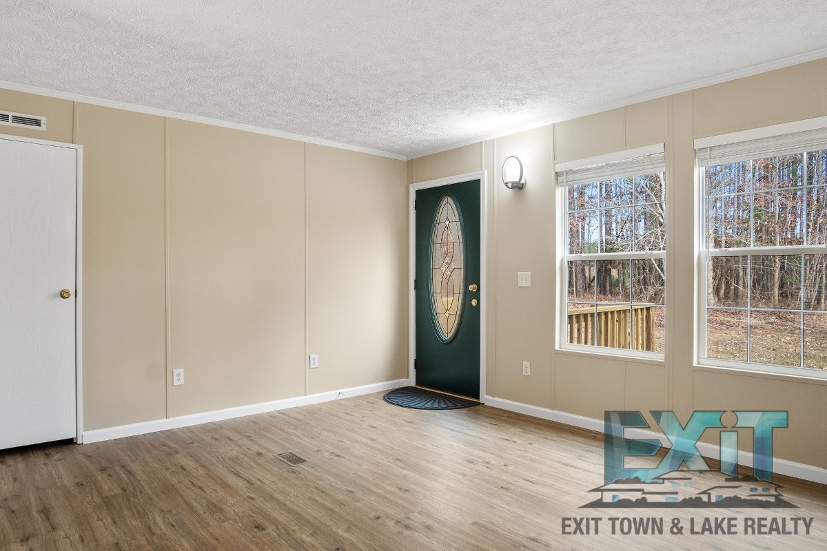 Beautiful Fully Renovated 3 Bed 2 Bath Home property image