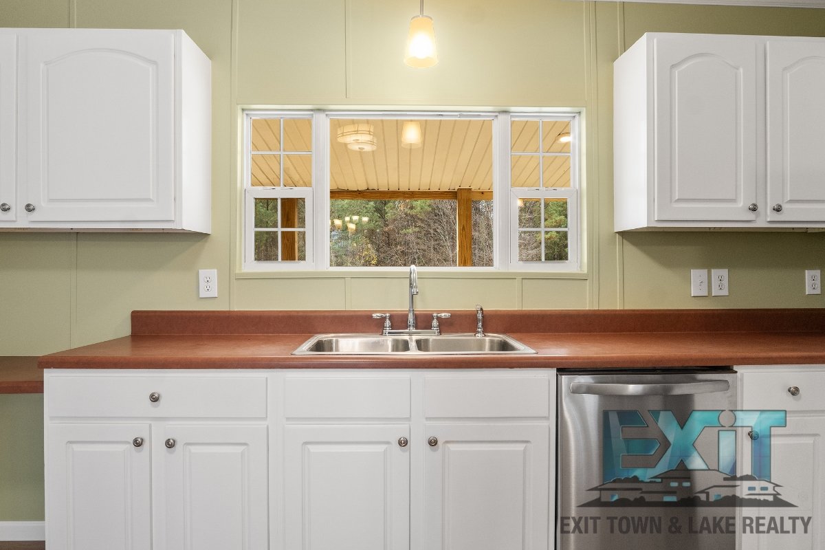 Beautiful Fully Renovated 3 Bed 2 Bath Home property image