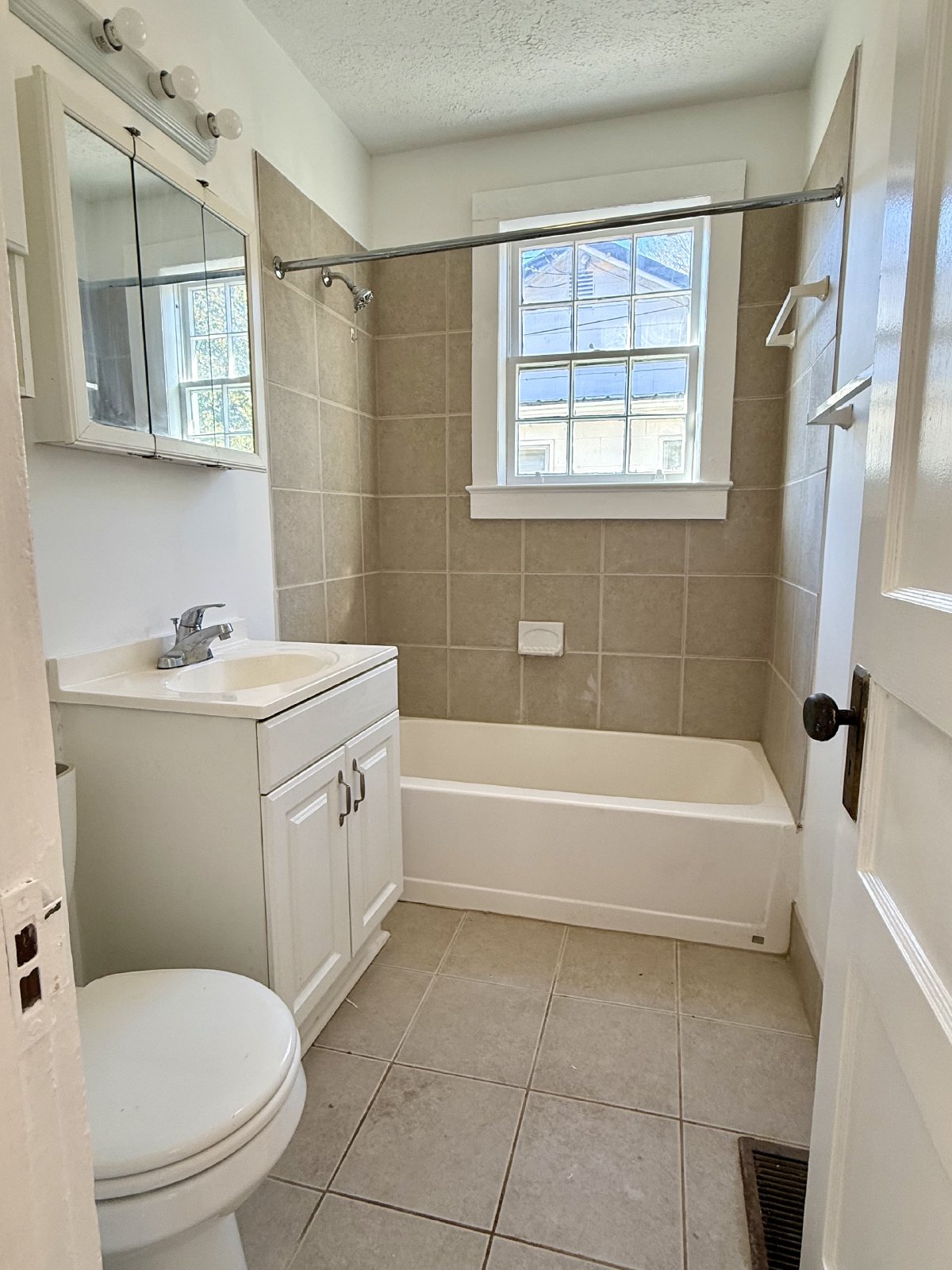 Great Location 2BR Home | New Appliances | Fenced Yard property image