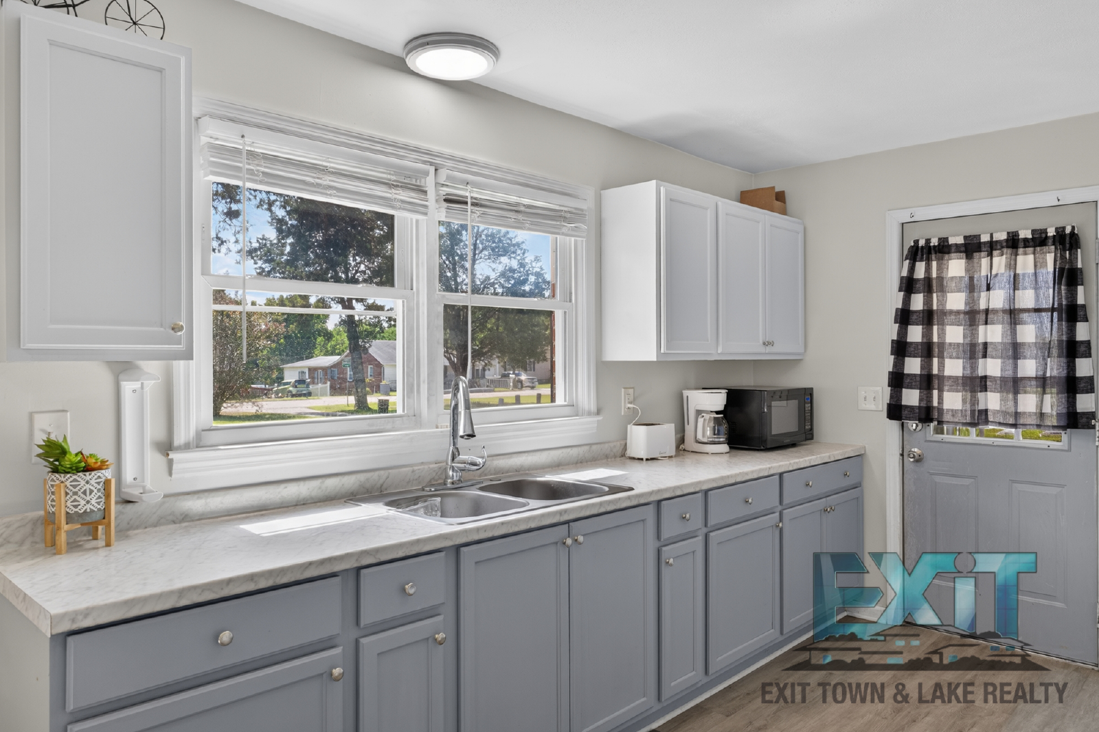 Charming Renovated Home in the Heart of South Hill property image