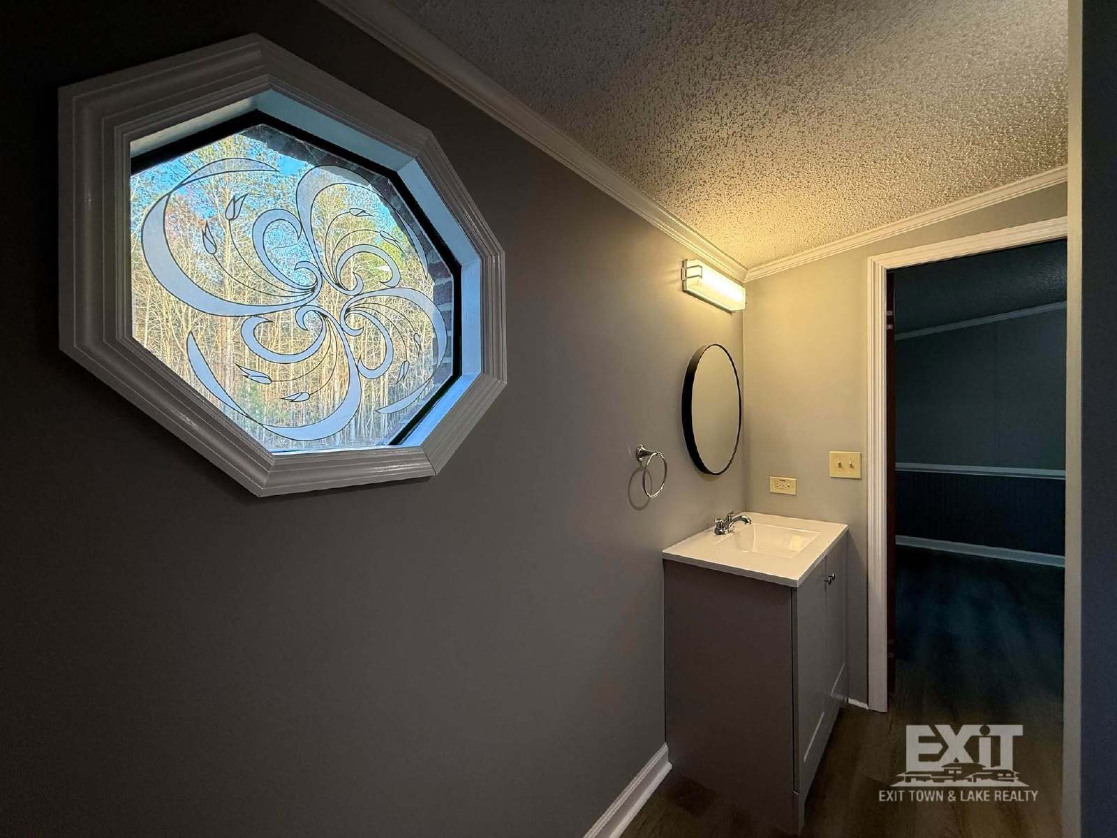 3 Bedroom, 2 Bathroom Home in a Beautiful Country Setting property image