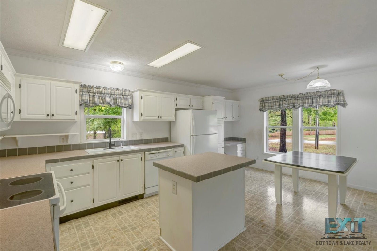 Welcome to this 3 Bedroom, 2 Bath Home in Wildwood Point! property image