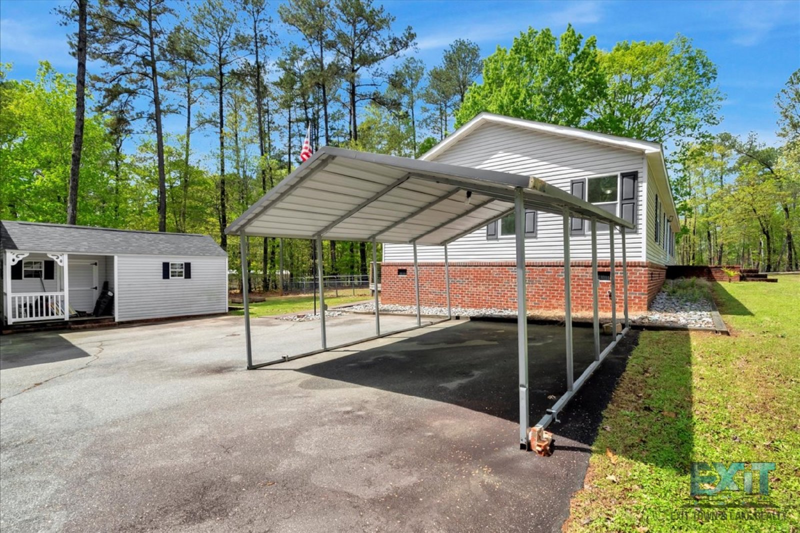 Welcome to this 3 Bedroom, 2 Bath Home in Wildwood Point! property image