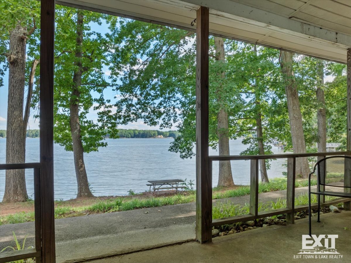 Welcome to this 3 Bedroom, 2 Bath Home in Wildwood Point! property image