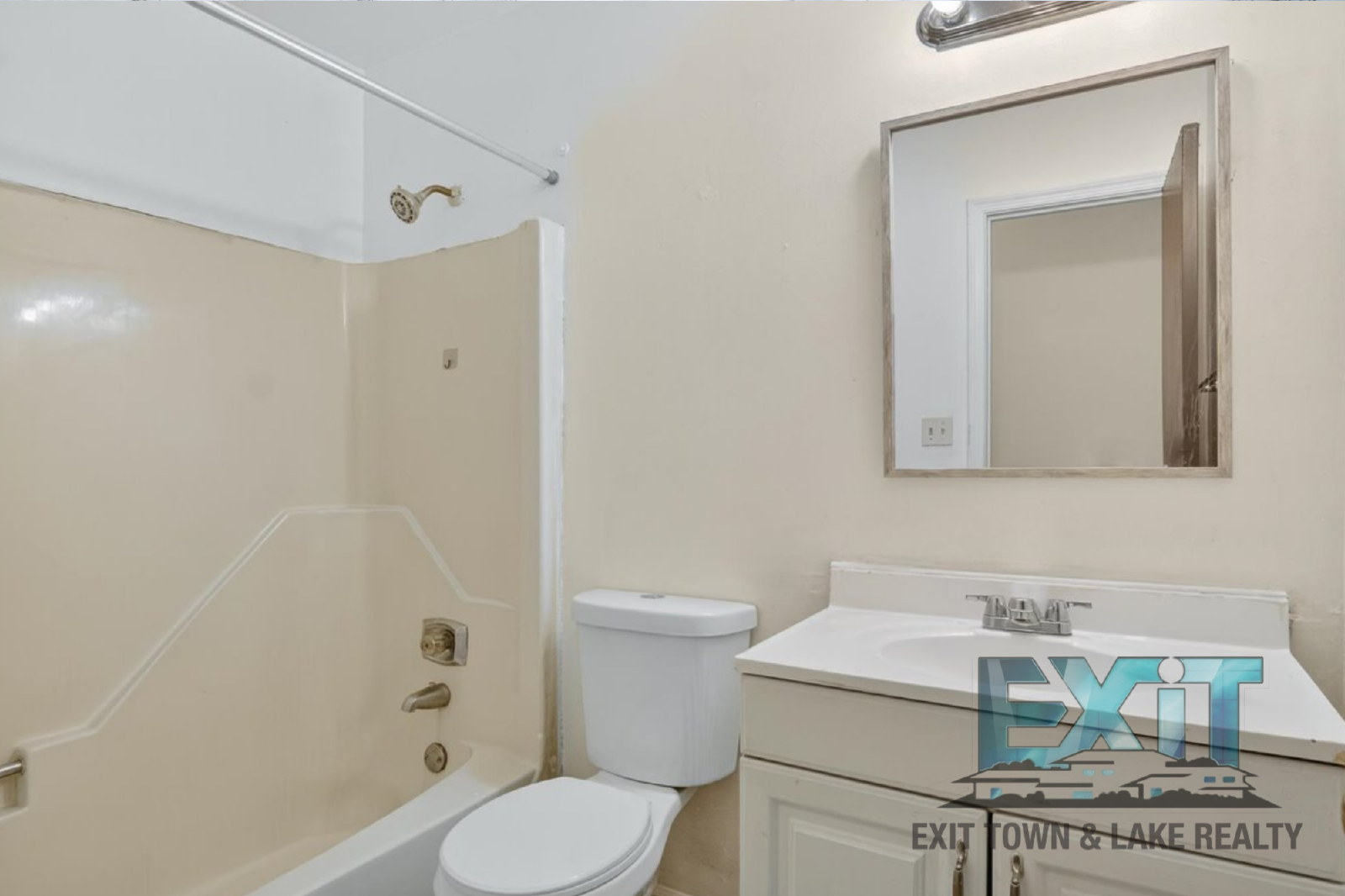 Cozy 3 Bed. 1 Bath  Country Home property image