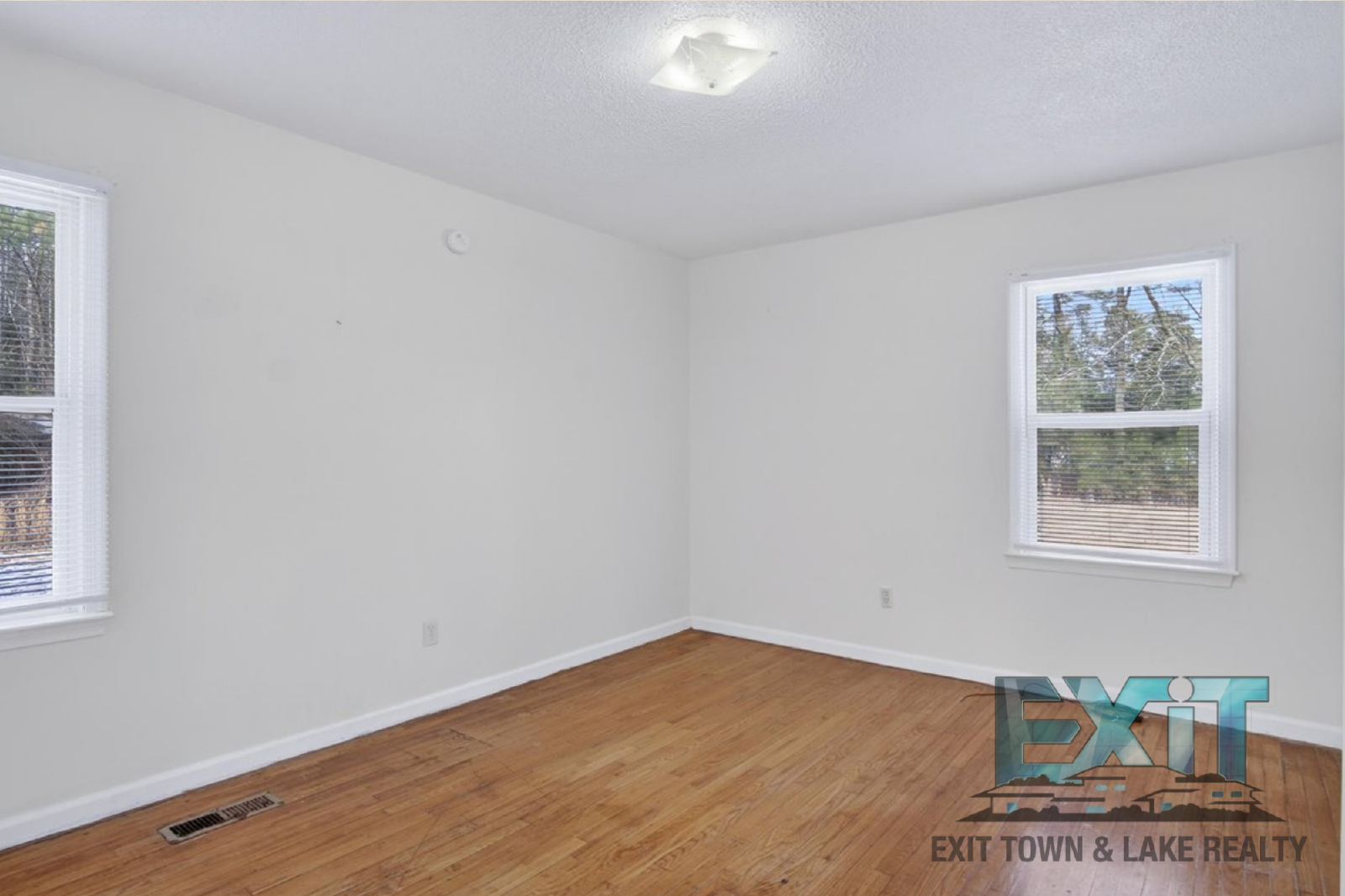 Cozy 3 Bed. 1 Bath  Country Home property image