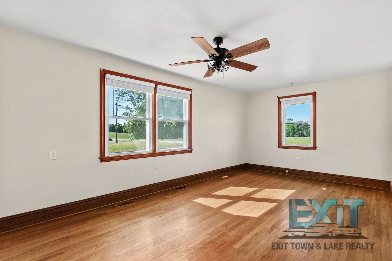 Country Feel, Modern Updates – 3BR Home on Quiet Road Just Outside of South Hill property image