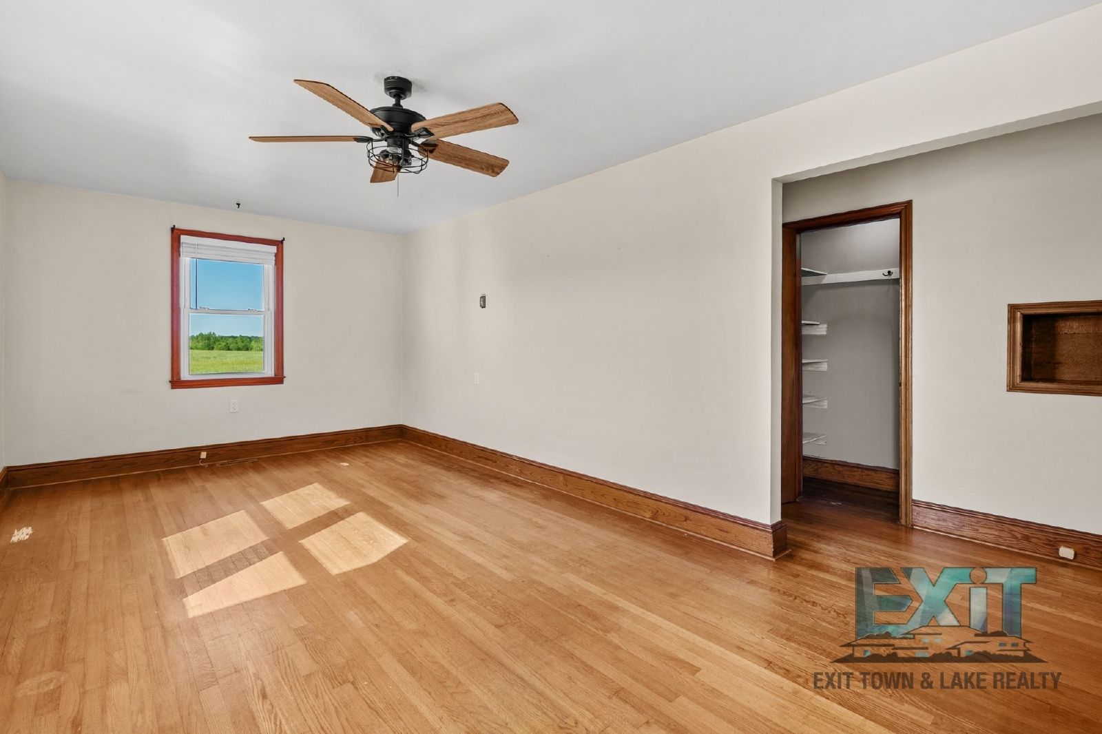 Country Feel, Modern Updates – 3BR Home on Quiet Road Just Outside of South Hill property image