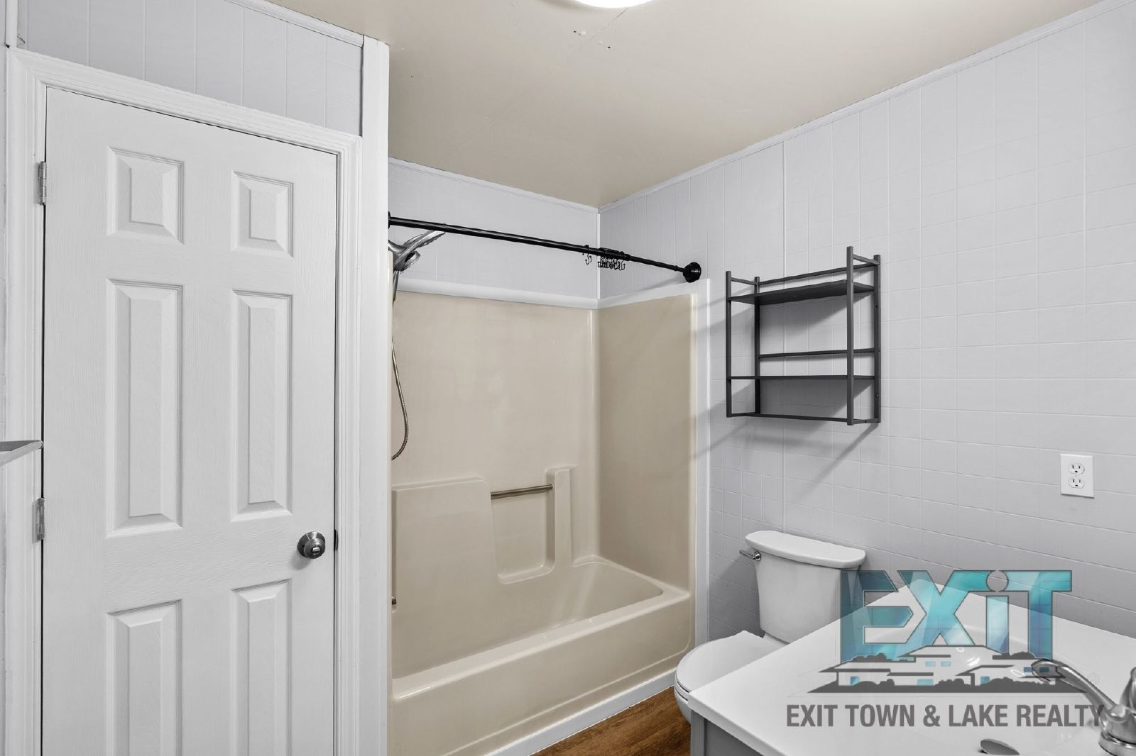 Country Feel, Modern Updates – 3BR Home on Quiet Road Just Outside of South Hill property image