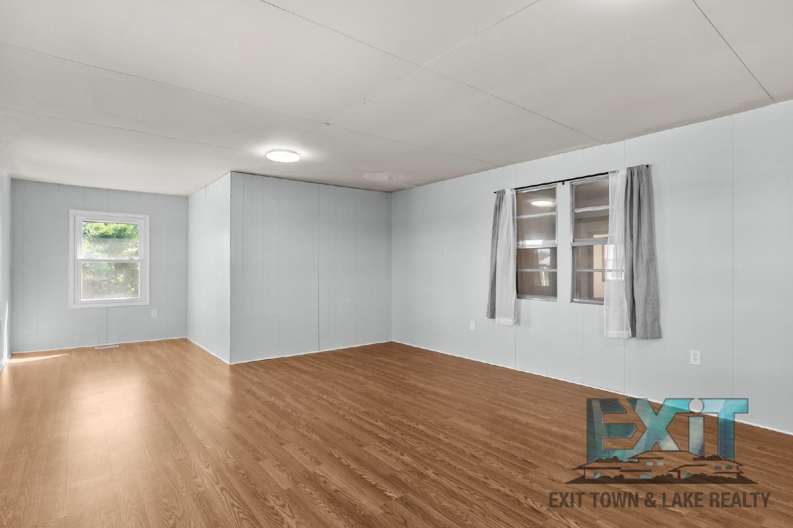 Country Feel, Modern Updates – 3BR Home on Quiet Road Just Outside of South Hill property image