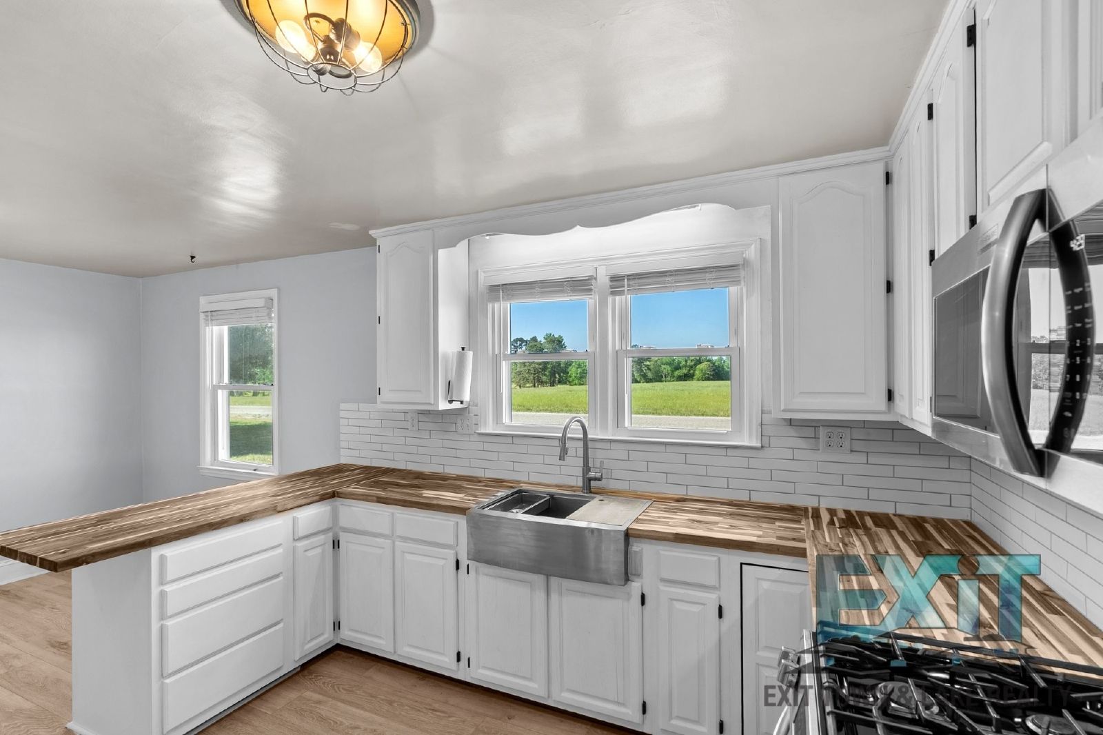 Country Feel, Modern Updates – 3BR Home on Quiet Road Just Outside of South Hill property image