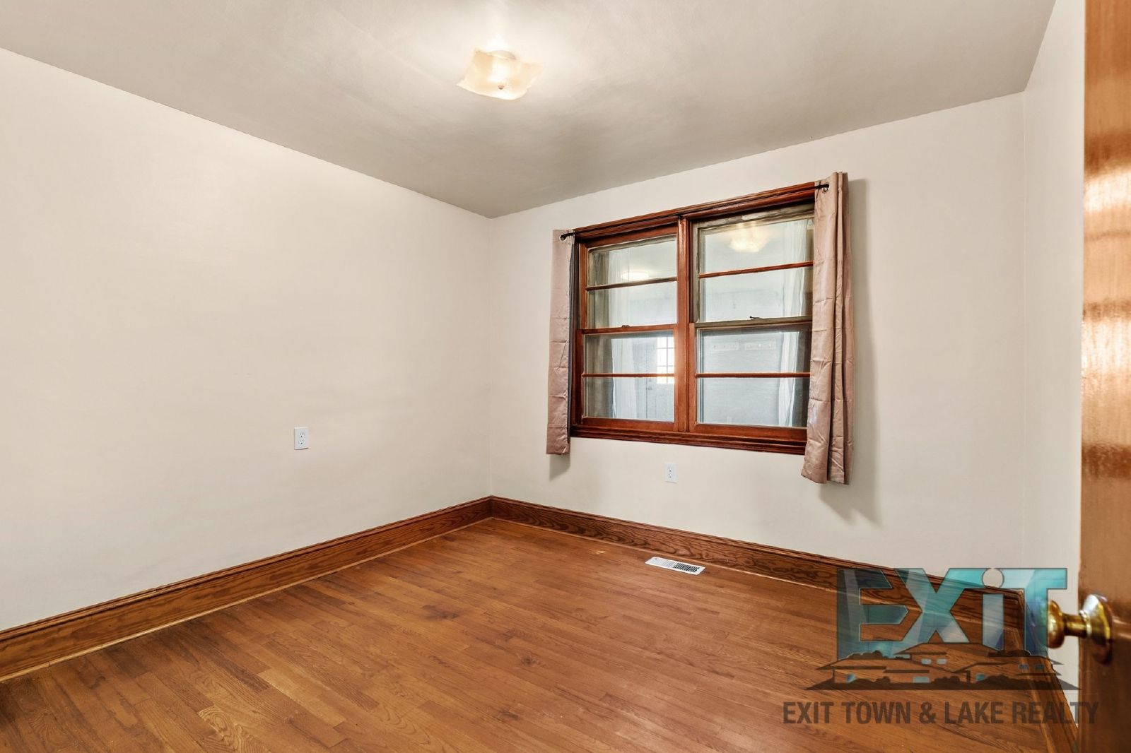 Country Feel, Modern Updates – 3BR Home on Quiet Road Just Outside of South Hill property image