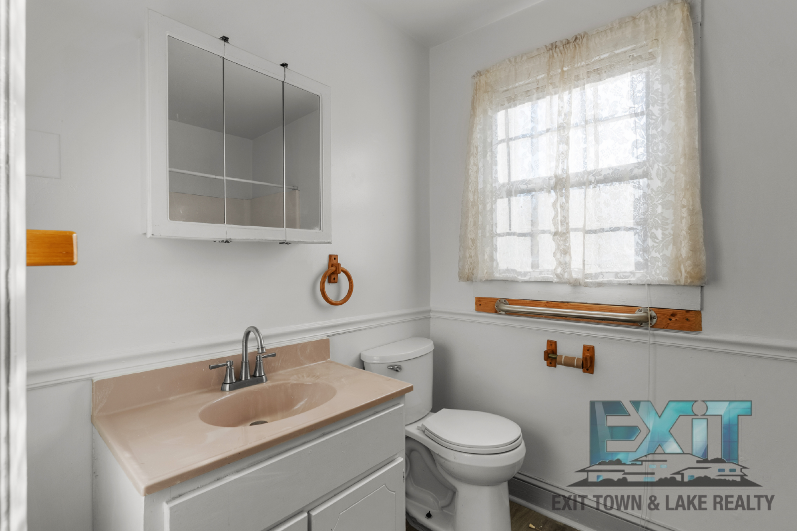Freshly Renovated 2 Bedroom Rental in Warren County property image