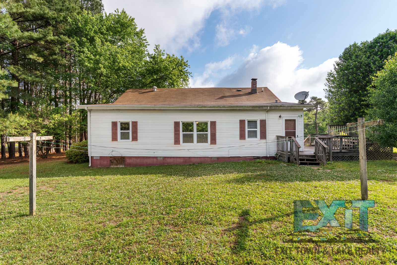 Spacious Country Home in Convenient La Crosse Location property image