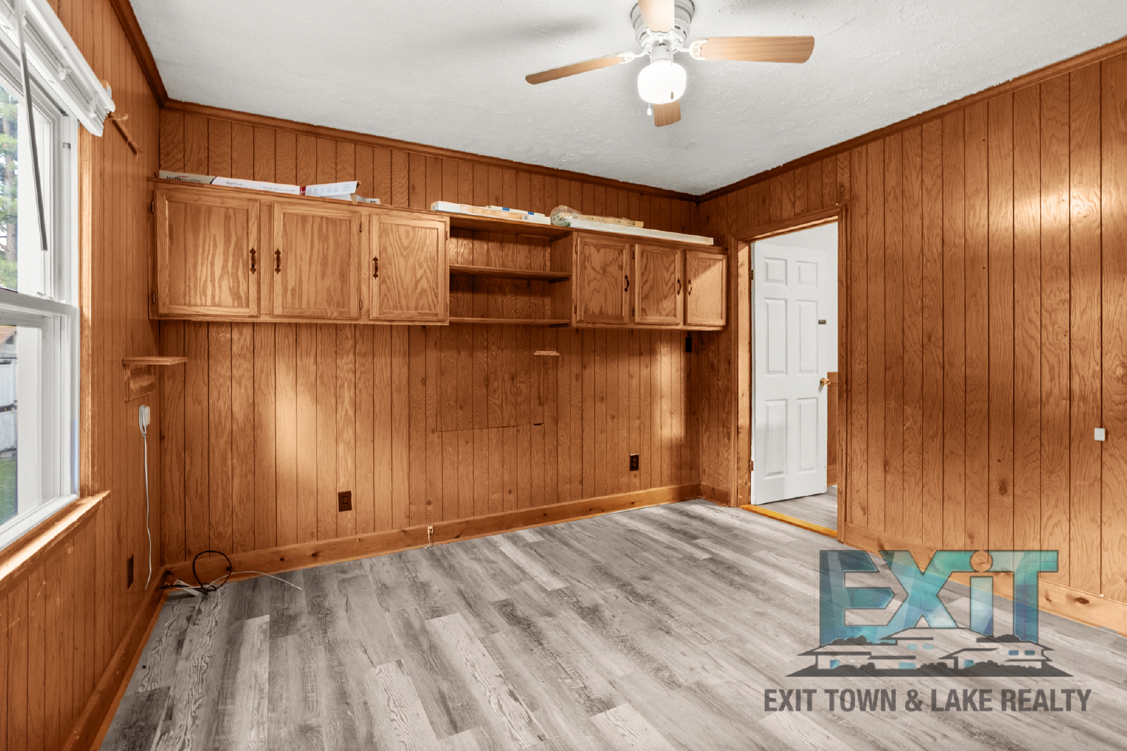 Spacious Country Home in Convenient La Crosse Location property image