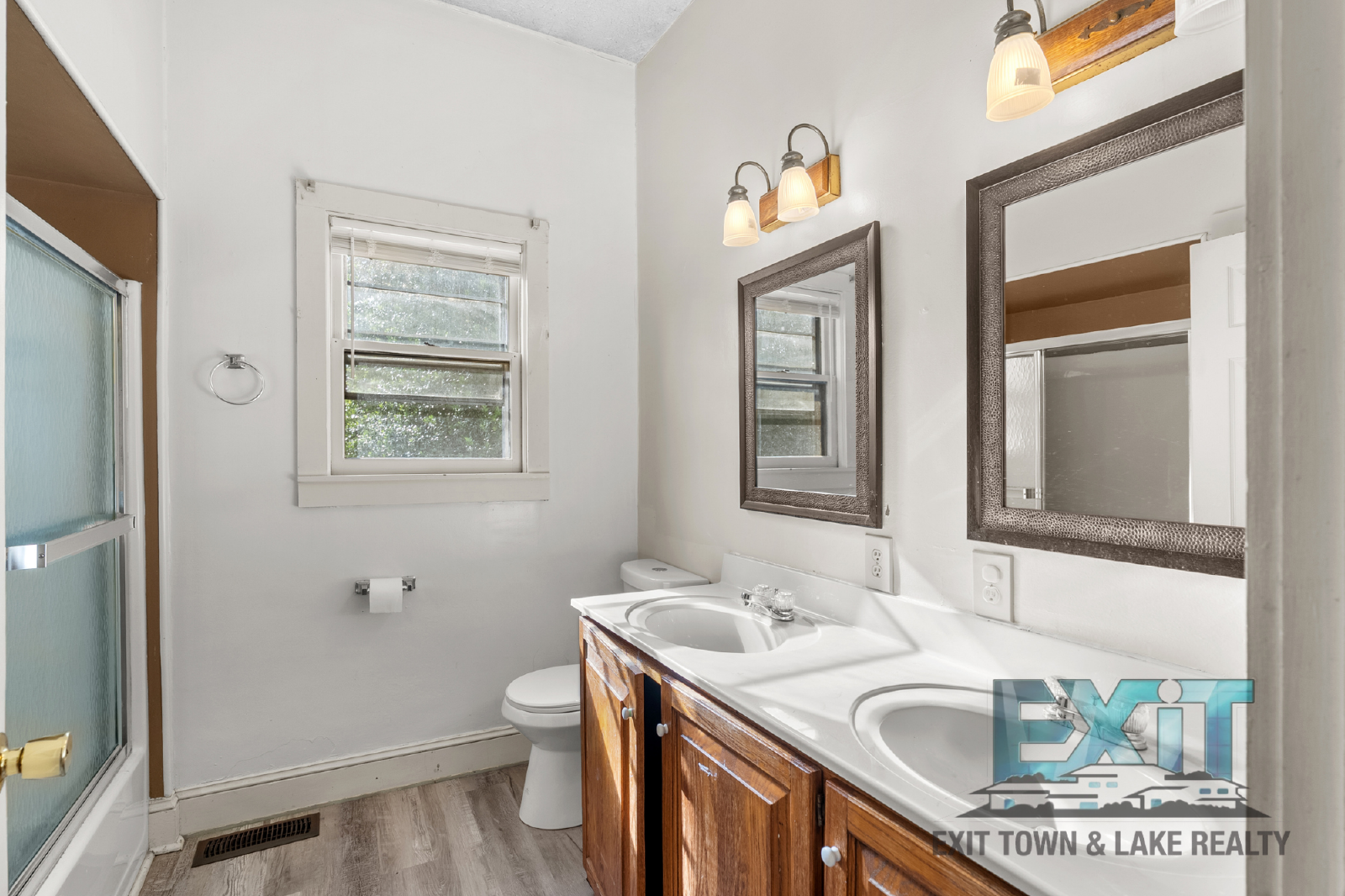Spacious Country Home in Convenient La Crosse Location property image