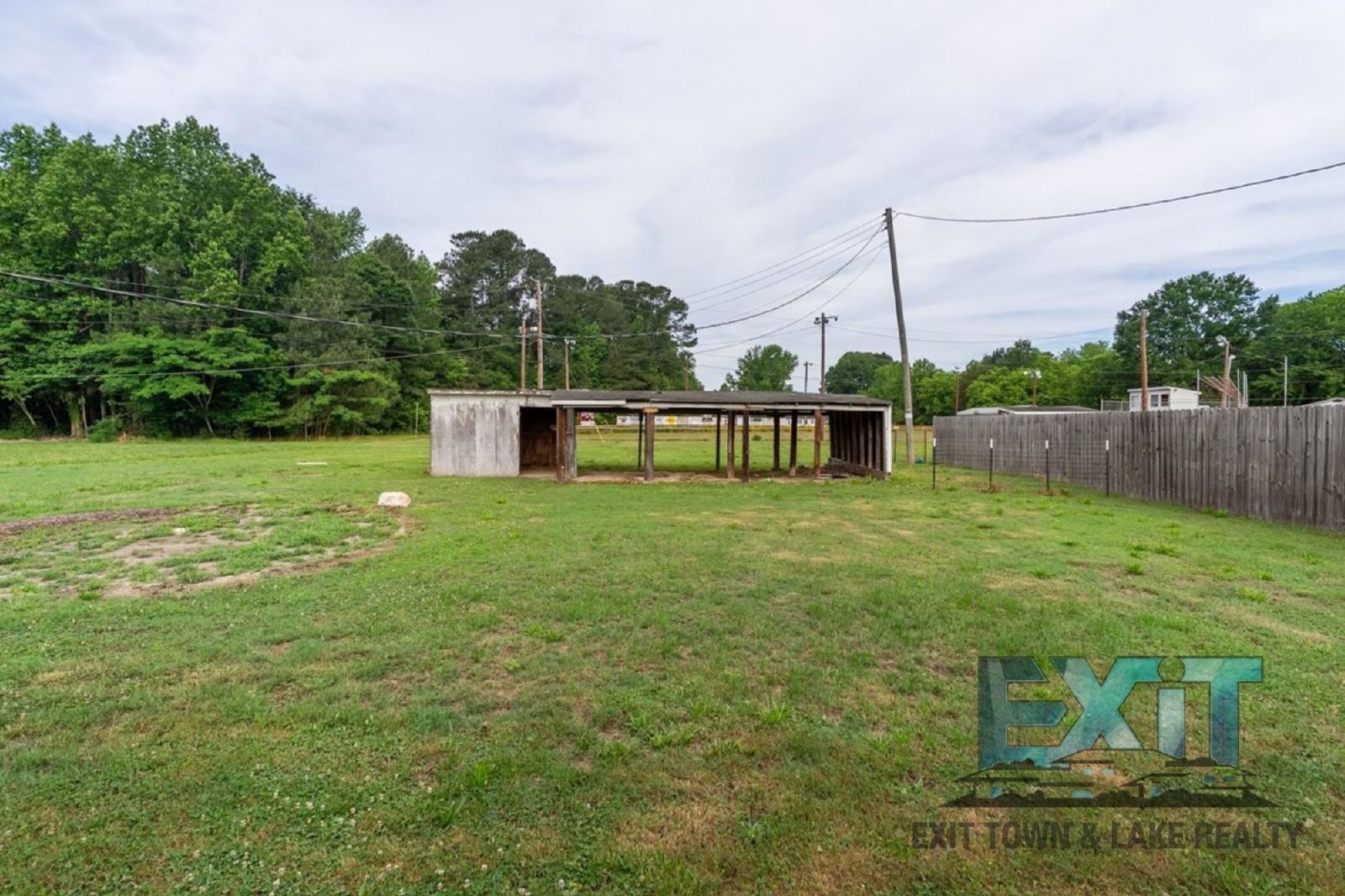 Charming 3BR Home in Jarratt - Convenient Location Near I-95 property image