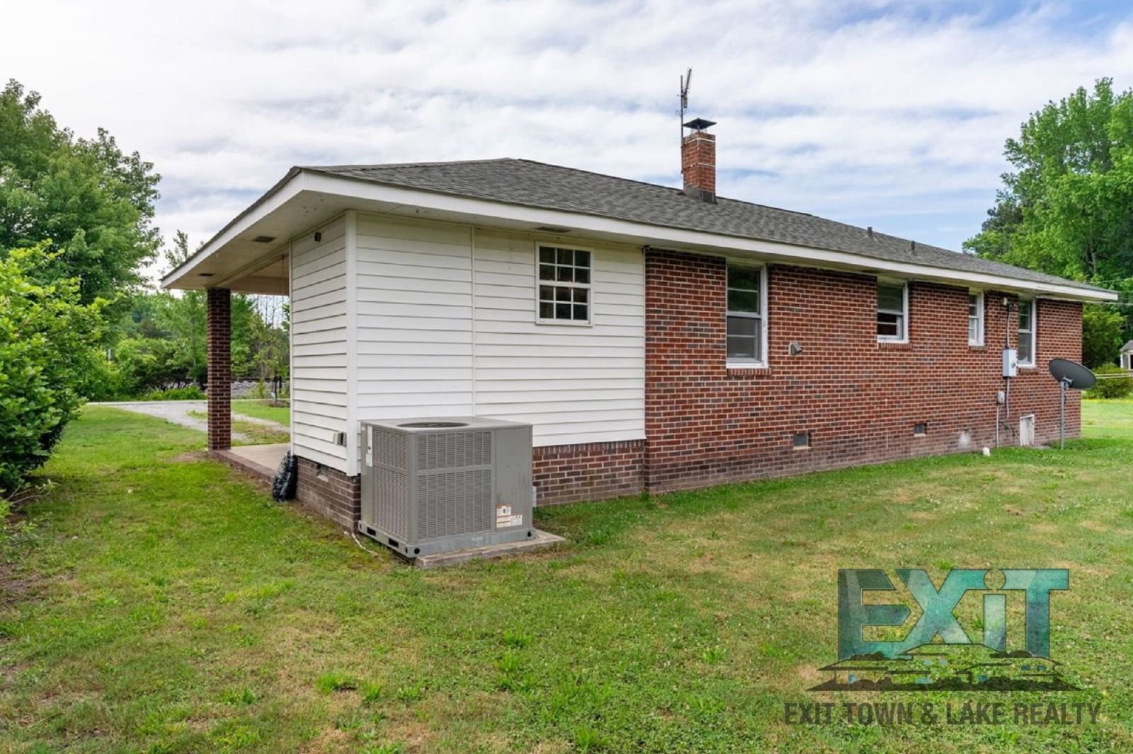 Charming 3BR Home in Jarratt - Convenient Location Near I-95 property image