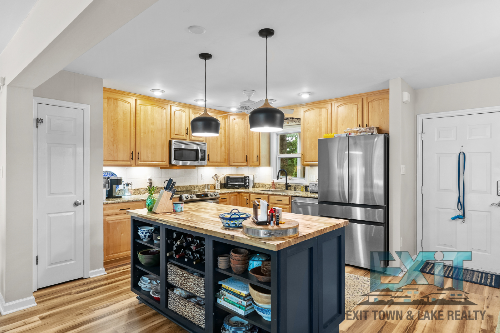 Available November 1, 2026 – March 31, 2027 | Short-Term Lake Gaston Rental property image