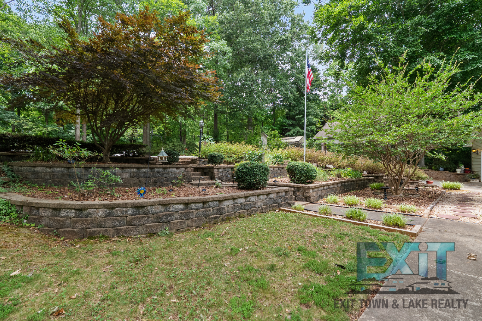 Available November 1, 2026 – March 31, 2027 | Short-Term Lake Gaston Rental property image