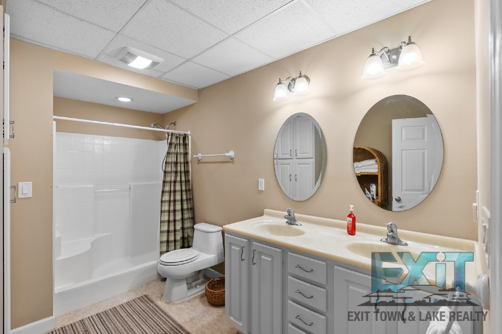 Available November 1, 2026 – March 31, 2027 | Short-Term Lake Gaston Rental property image