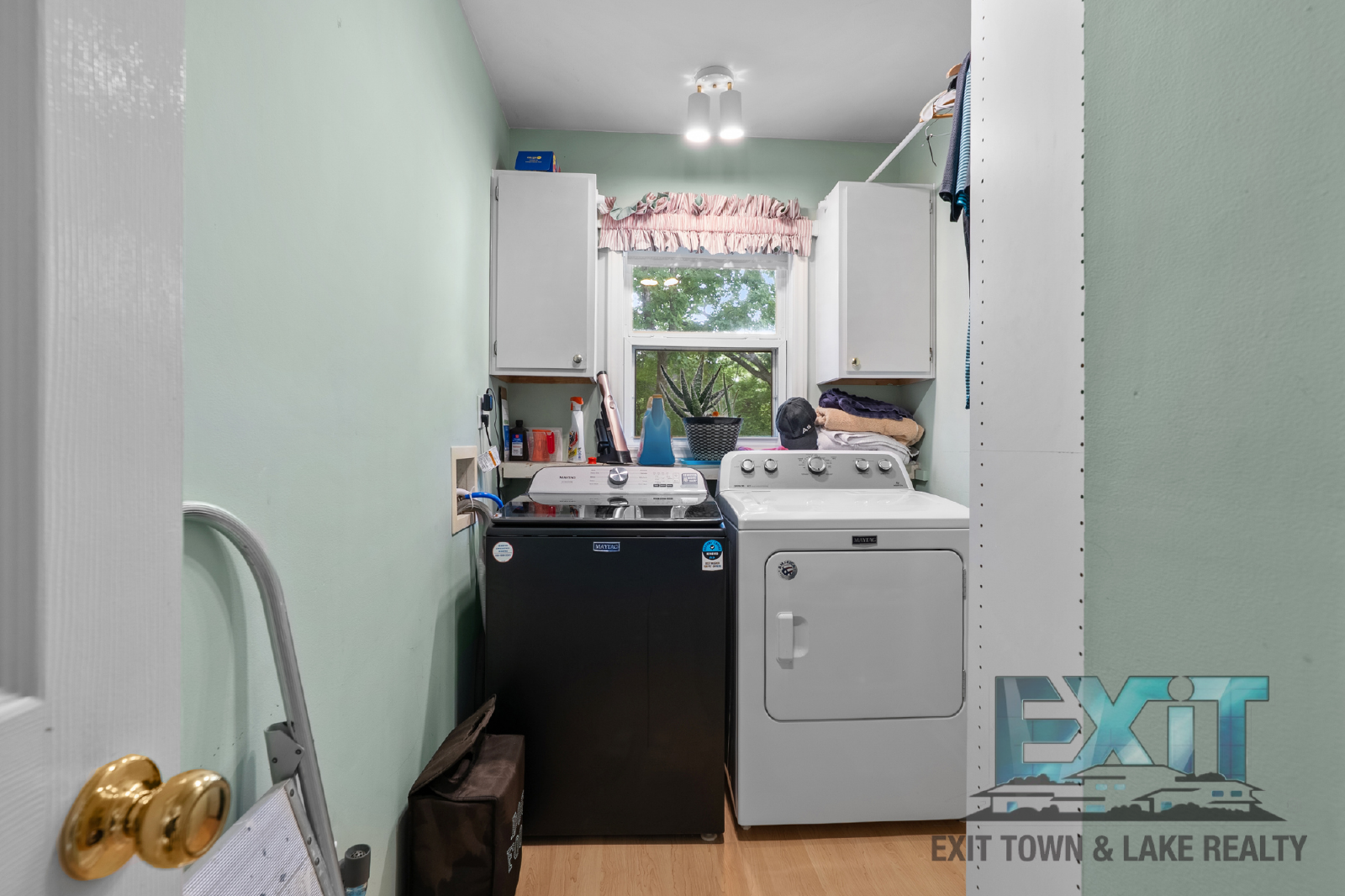 Available November 1, 2026 – March 31, 2027 | Short-Term Lake Gaston Rental property image