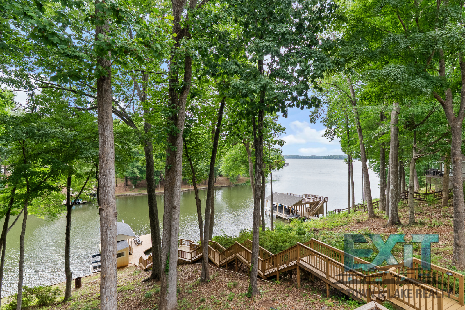 Available November 1, 2026 – March 31, 2027 | Short-Term Lake Gaston Rental property image