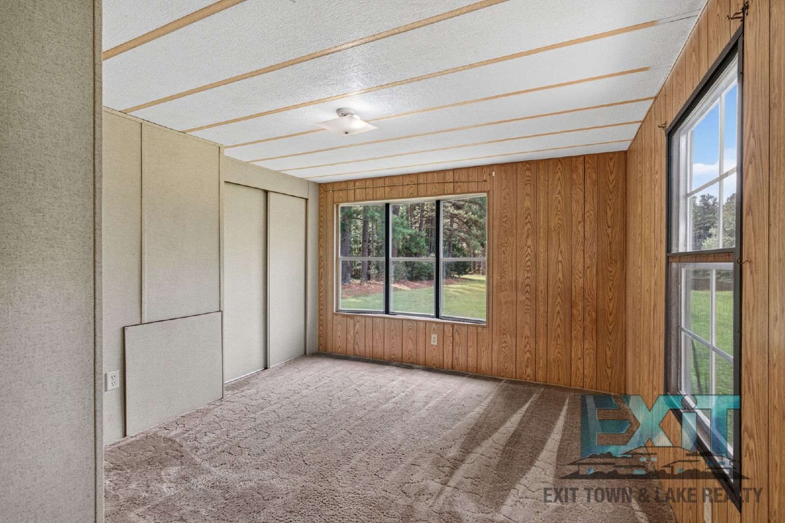 Peaceful Country Living in Gasburg, VA! property image