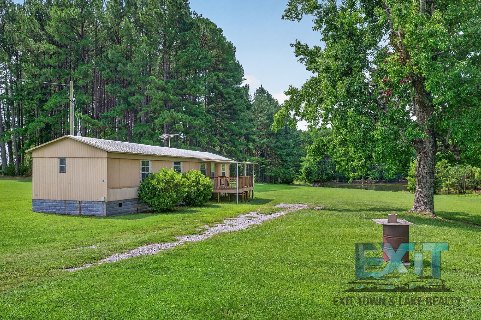 Peaceful Country Living in Gasburg, VA! property image