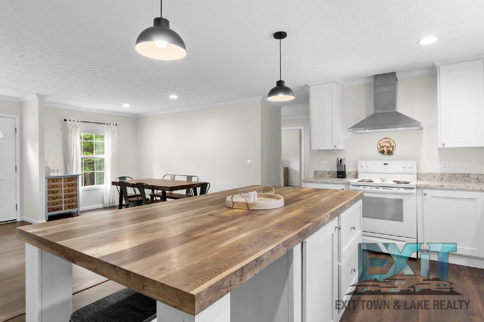 3BR/2BA Rental in Tanglewood Shores with Golf, Pool & Lake Access property image