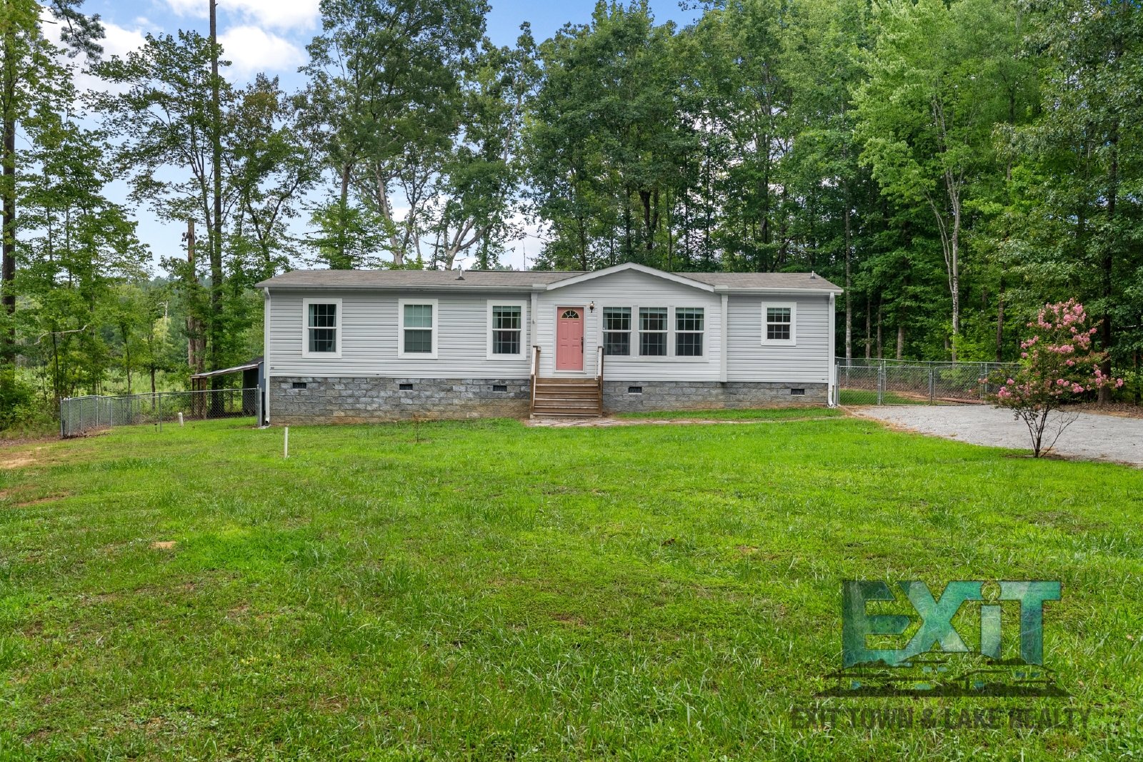 3BR/2BA Rental in Tanglewood Shores with Golf, Pool & Lake Access property image