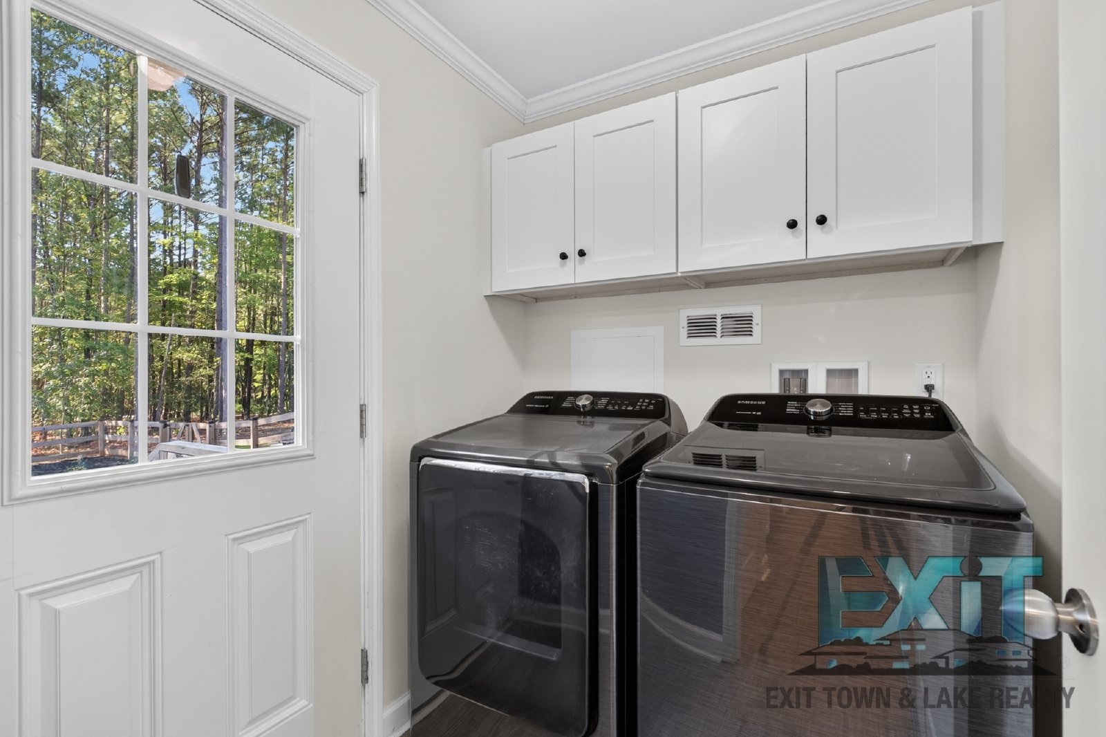 Charming 3BR/2BA Home with Fenced Yard & Detached Garage property image