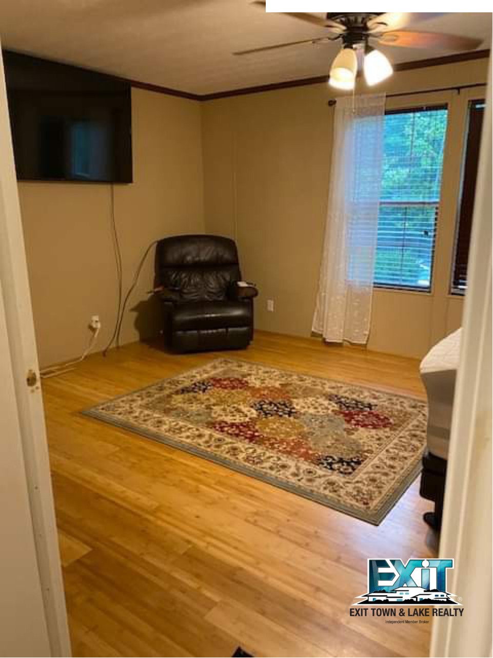 Private and secluded ranch in lakefront subdivision! property image