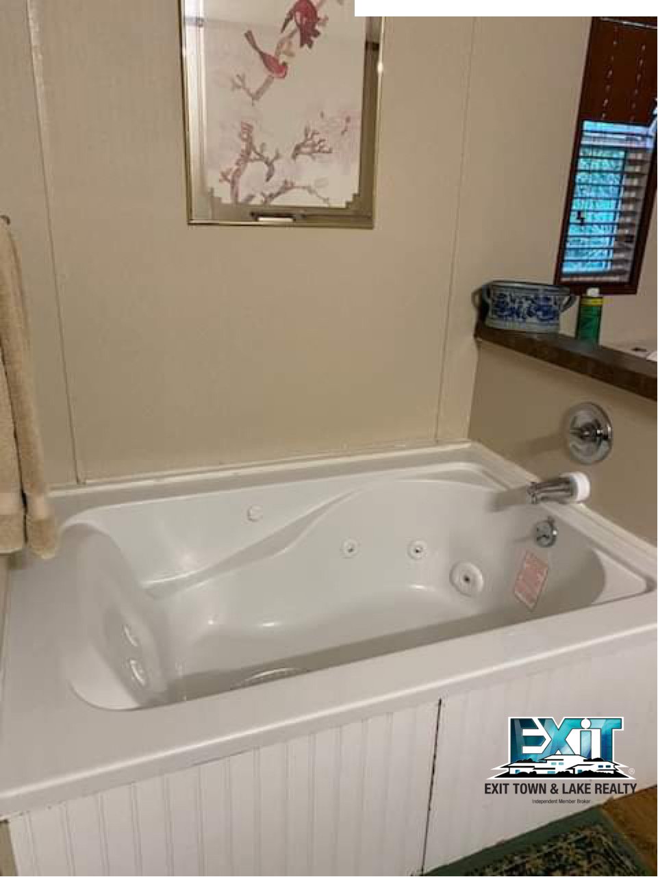 Private and secluded ranch in lakefront subdivision! property image