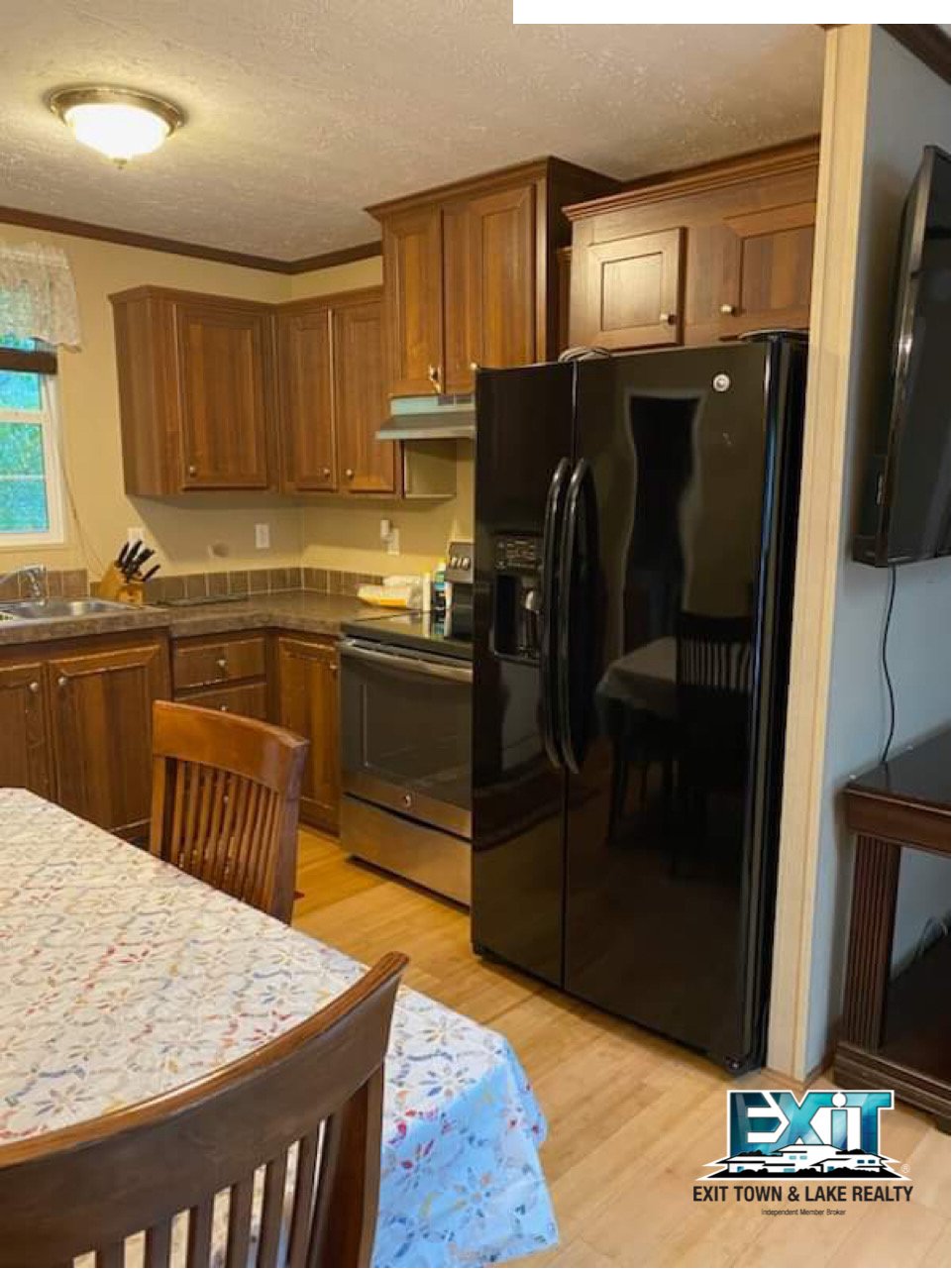 Private and secluded ranch in lakefront subdivision! property image