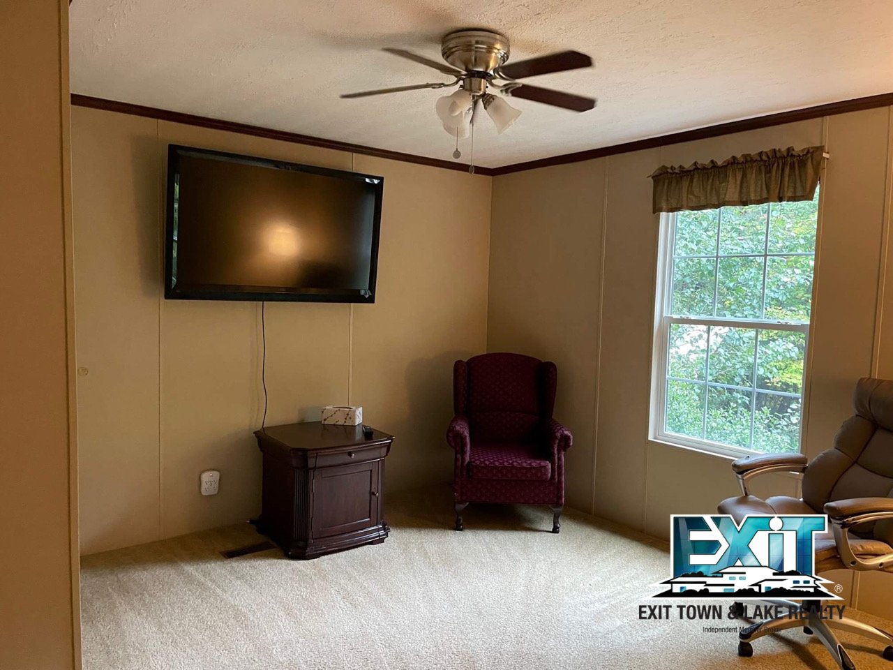 Private and secluded ranch in lakefront subdivision! property image