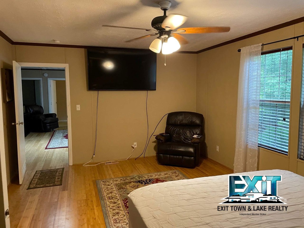 Private and secluded ranch in lakefront subdivision! property image