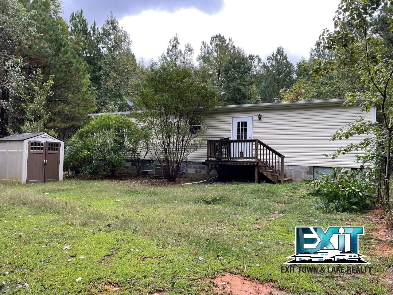Private and secluded ranch in lakefront subdivision! property image